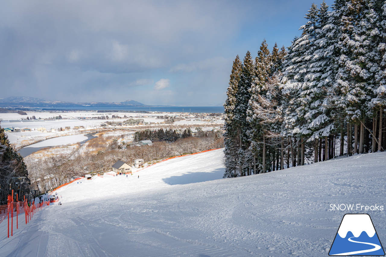 知内町営スキー場｜リフト利用料金は、大人も子供も全日「無料」！海に浮かぶ函館山を眺めながら、気持ち良く滑れる北海道最南端のスキー場！